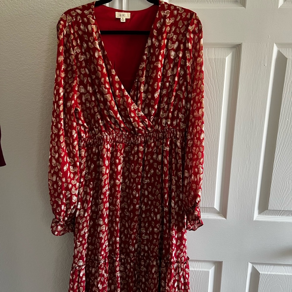 Chic Red and White Patterned Midi Dress